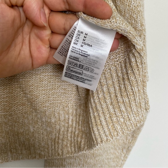 H&M SWEATER - Picture 3 of 3